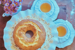 imagem de cima de um bolo de queijo seguindo a receita de bolo de queijo da lais novoa queijista
